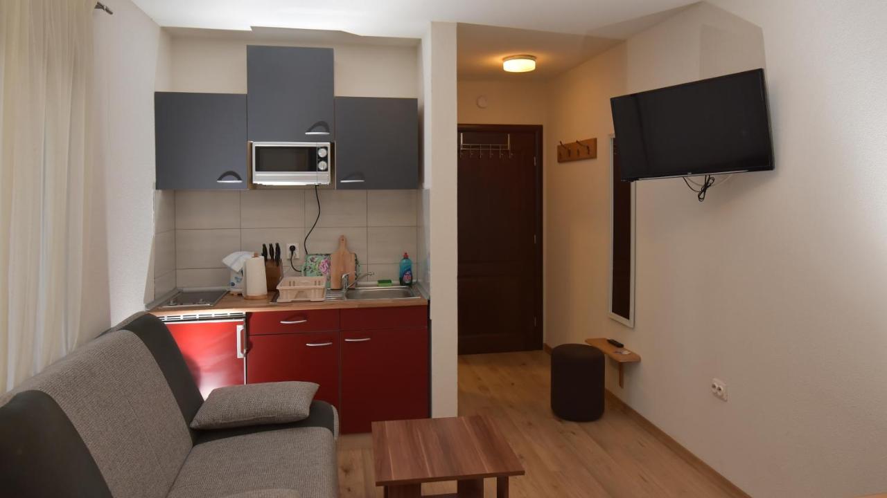 Apartments Villa Deja Яхорина Екстериор снимка