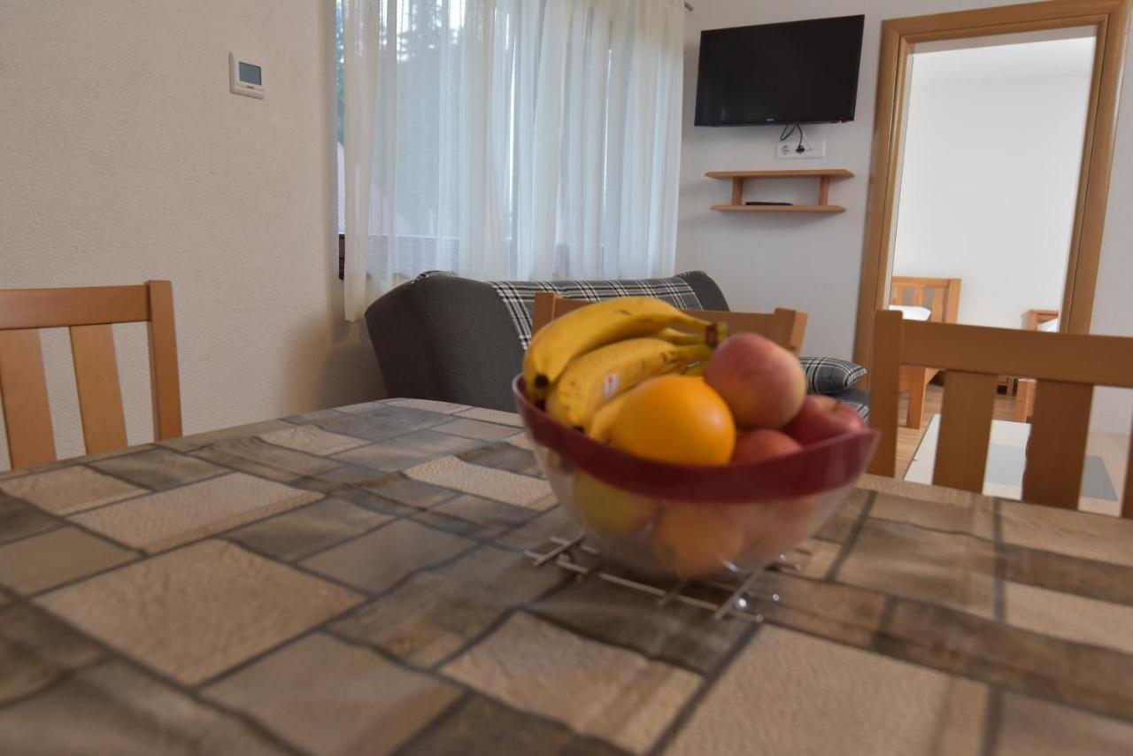 Apartments Villa Deja Яхорина Екстериор снимка